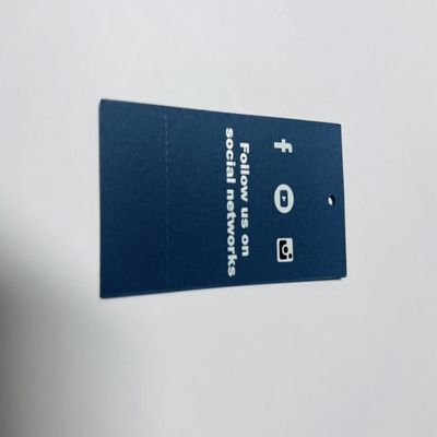 เครื่องแต่งกายที่ทําตามสั่ง เสื้อผ้าแขวน Tag อุปกรณ์เสริม ตัดแบบพิมพ์ 300gsm