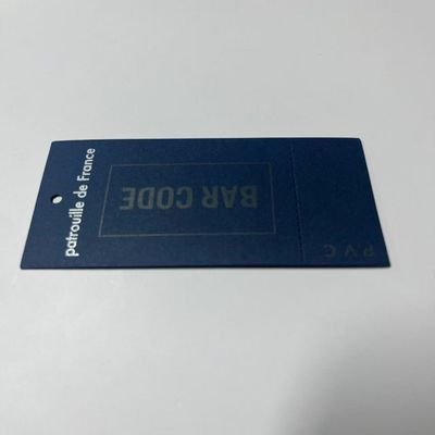 เครื่องแต่งกายที่ทําตามสั่ง เสื้อผ้าแขวน Tag อุปกรณ์เสริม ตัดแบบพิมพ์ 300gsm