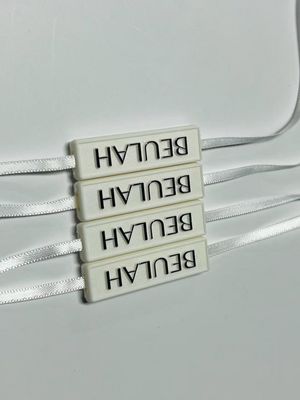 โลโก้ลายลวดลายสนาปล็อค ปินลุป พลาสติก Fastener Hang Tag With String