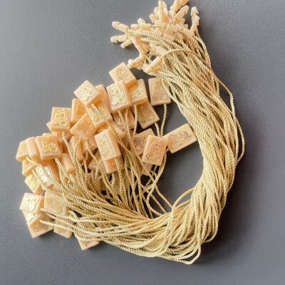 Unique And Eye-catching Plastic Tag Fastener Embossed Technic Ideal Clothing Tagging Durable Secure Attachment Solutions